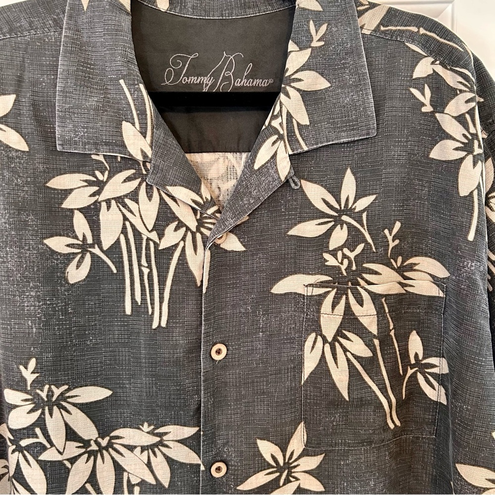 Tommy Bahama 100% Silk Mens Size X-Large Short Sleeve Hawaiian Shirt - Picture 2 of 11